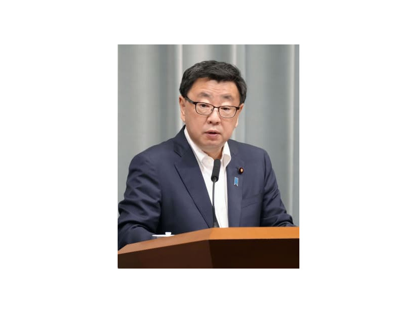 記者会見する松野官房長官＝12日午前、首相官邸