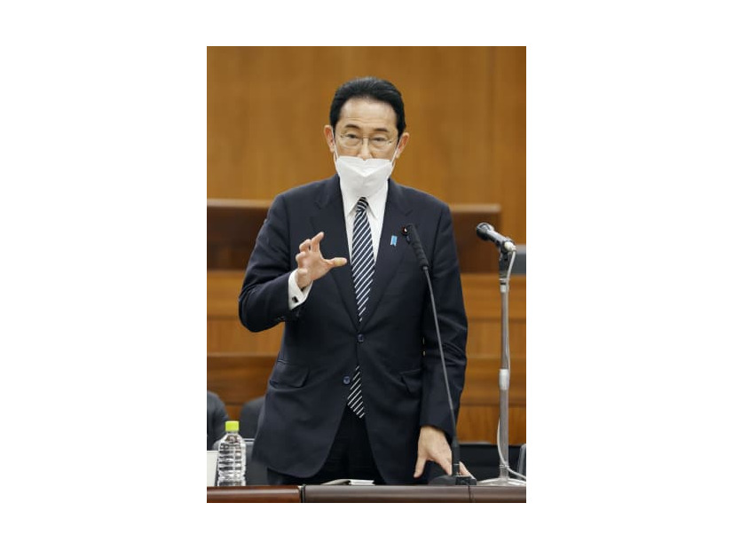参院厚労委で答弁する岸田首相＝12日午後
