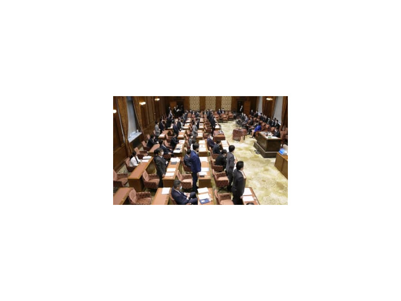 「こども家庭庁」設置関連法案を可決した衆院内閣委＝13日午前