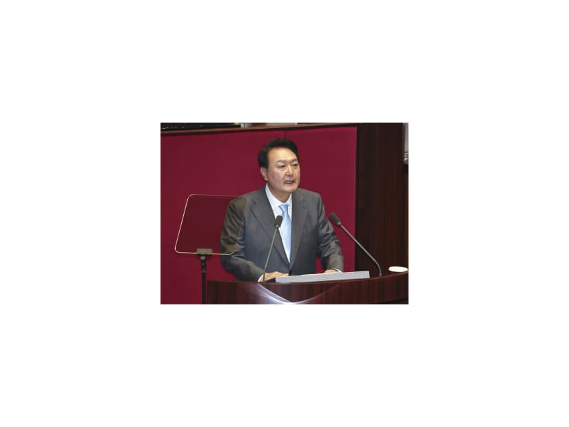 16日、韓国国会で施政方針演説をする尹錫悦大統領＝ソウル（聯合＝共同）