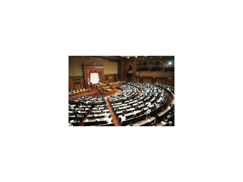 参院本会議＝20日午前