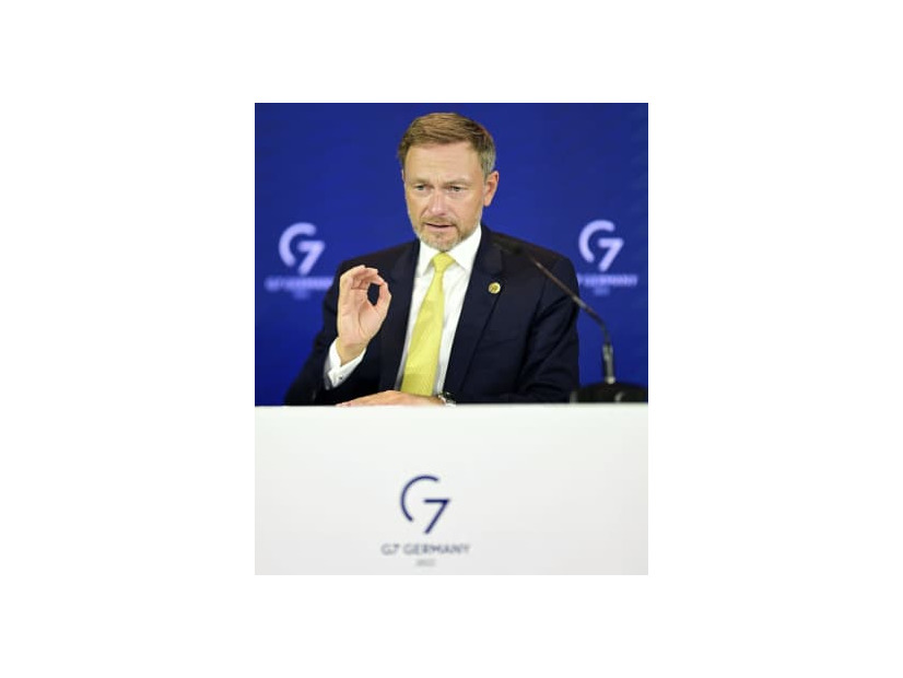 20日、G7財務相・中央銀行総裁会議を終え、記者会見するドイツのリントナー財務相＝ドイツ西部ボン近郊（ロイター＝共同）