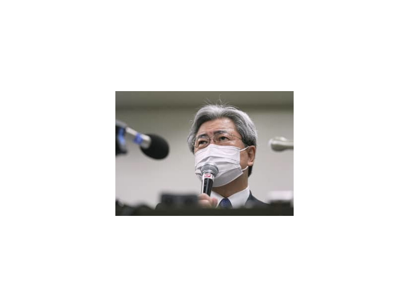 記者会見し、日本医師会会長選への不出馬を表明した中川俊男会長＝23日午後、東京都中央区