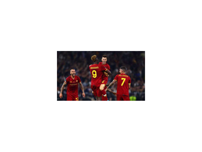 UEFAカンファレンスリーグ、モウリーニョ監督のローマが初代王者に！