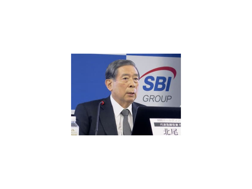 決算記者会見で説明するSBIホールディングスの北尾吉孝社長＝27日午後、東京都港区