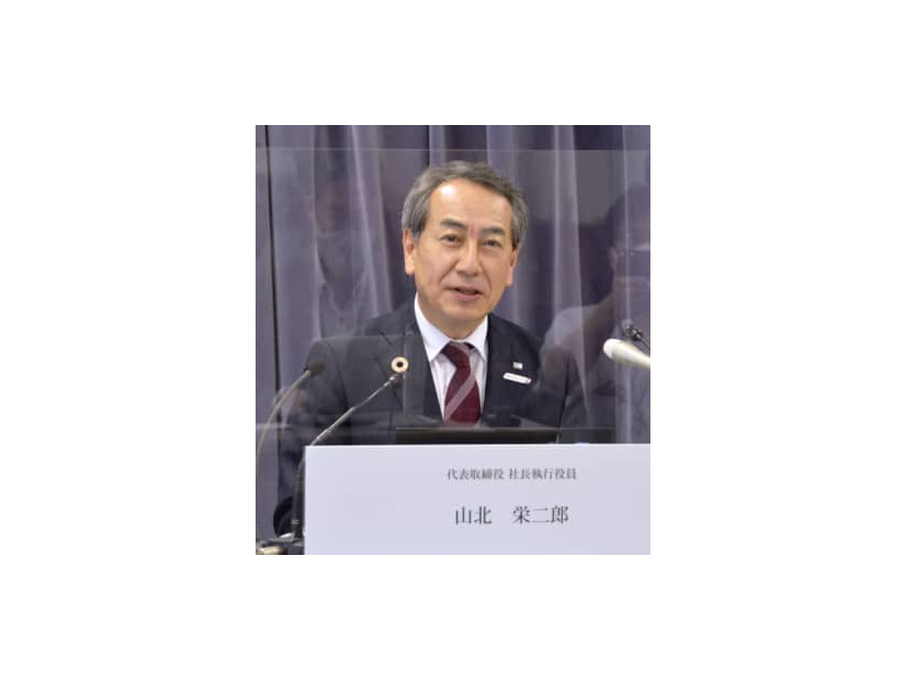 記者会見するJTBの山北栄二郎社長＝27日午後、国交省