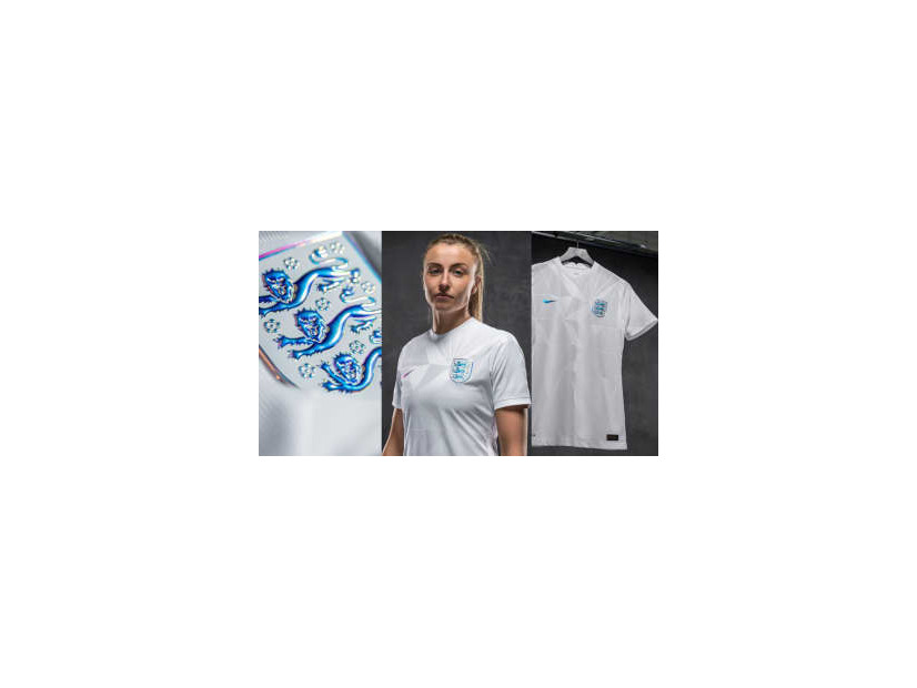 イングランド女子代表が新ユニフォームを発表！「虹色エンブレム」登場