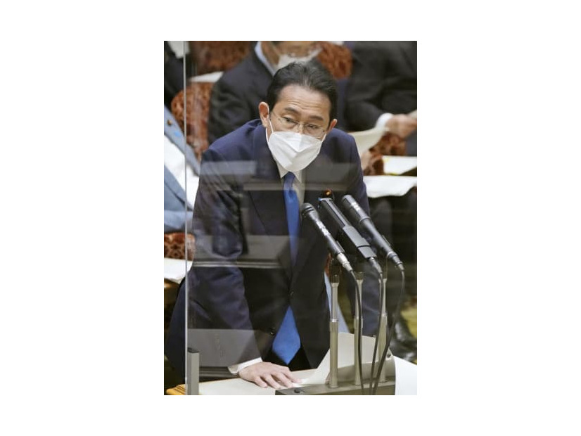 参院予算委で答弁する岸田首相＝31日午前