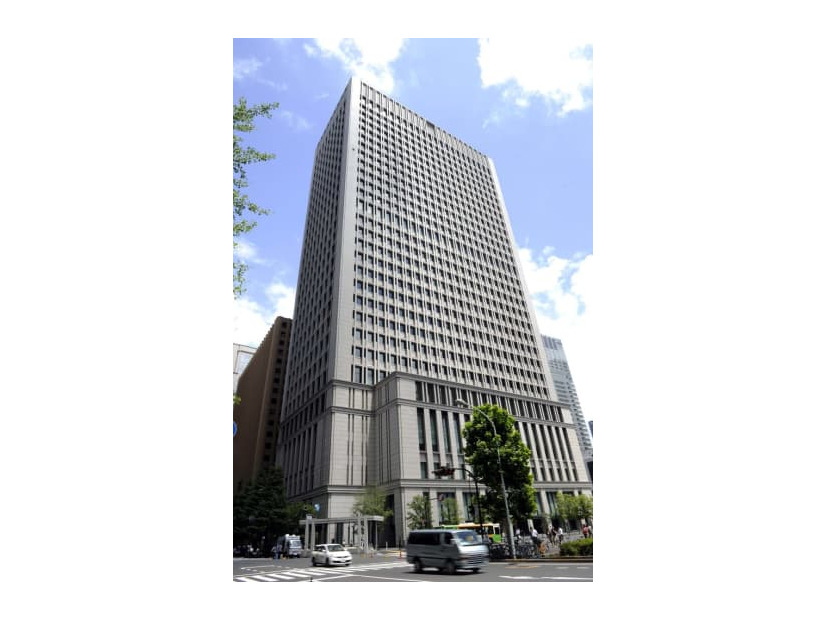日立製作所本社が入るビル＝東京都千代田区丸の内