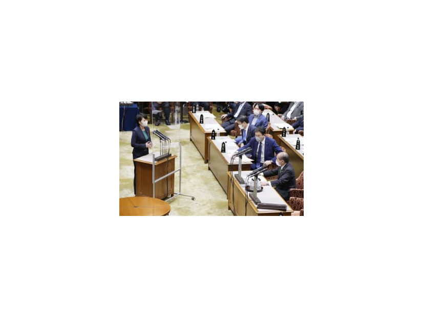 参院予算委で、日本維新の会の鈴木宗男氏（右下）の質問に答える鈴木貴子外務副大臣＝31日午後