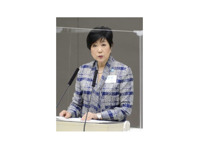 東京都議会定例会で所信表明する小池百合子知事＝1日午後