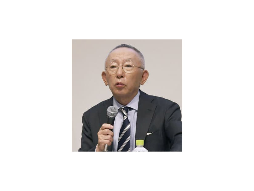 4月、記者会見するファーストリテイリングの柳井正会長兼社長＝東京都港区