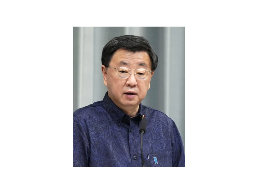 記者会見する松野官房長官＝1日午後、首相官邸