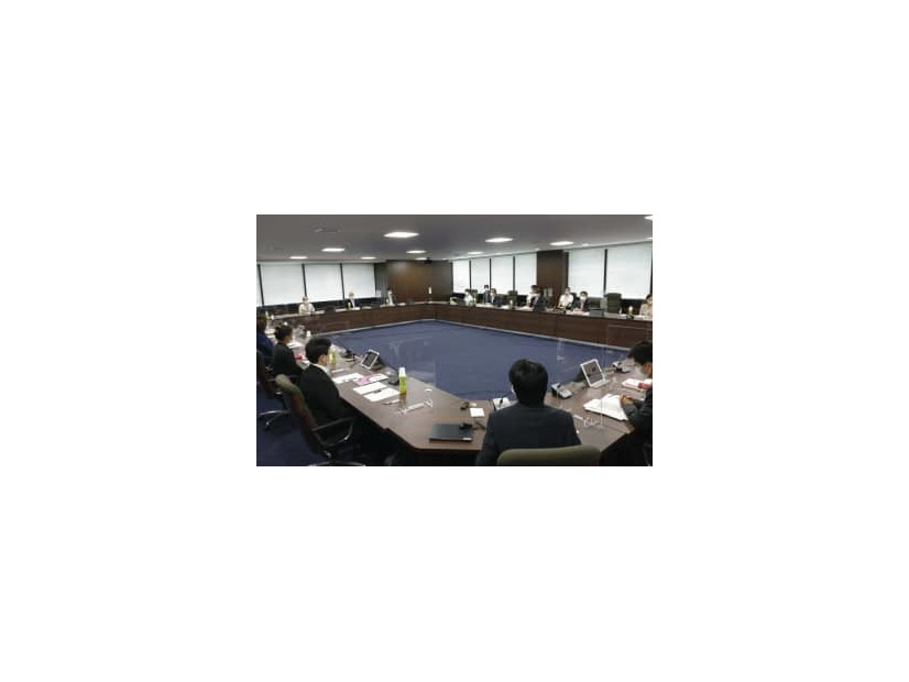 2021年7月16日、地域別最低賃金について引き上げの目安を答申した中央最低賃金審議会＝厚生労働省