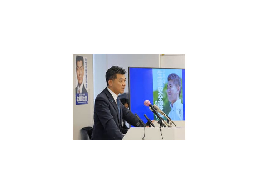 参院選の公約を発表する立憲民主党の泉代表＝3日午前、国会