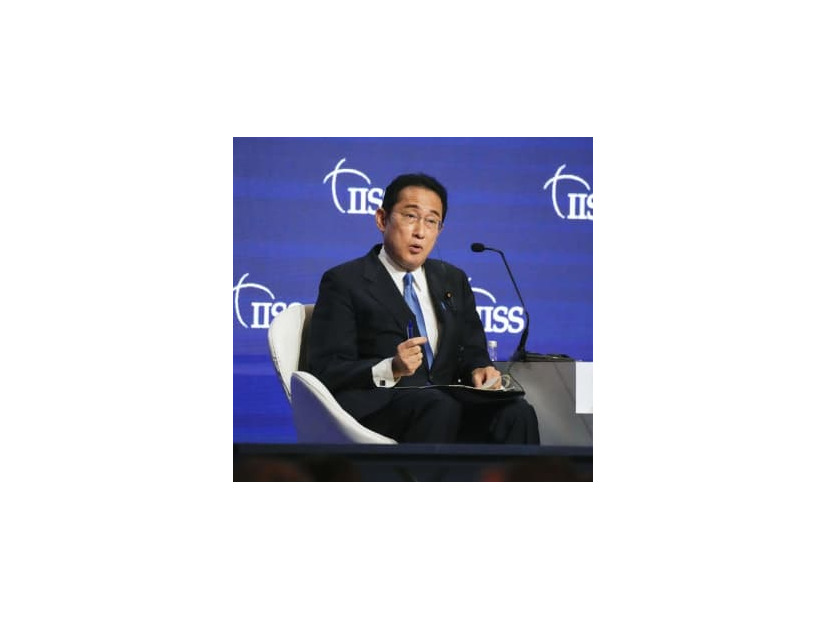 アジア安全保障会議で基調講演を終え、出席者の質問に答える岸田首相＝10日、シンガポール（共同）