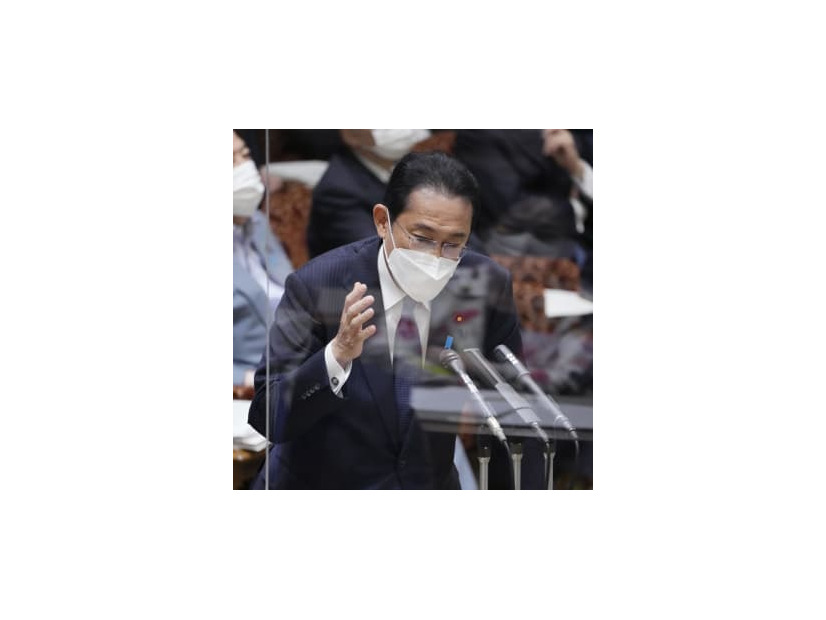 参院決算委の2020年度決算に関する締めくくり総括質疑で答弁する岸田首相＝13日午後