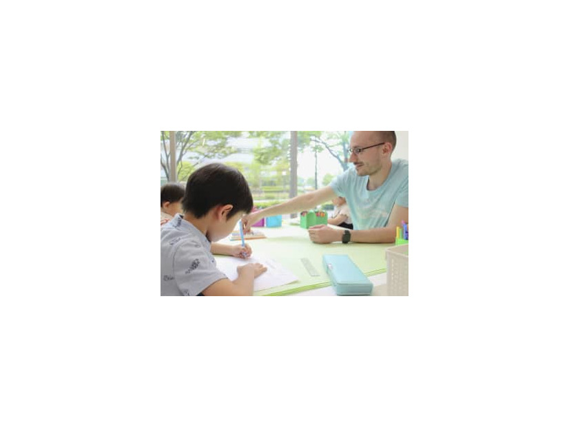 「キュリオキッズ」の開校直前の模擬授業風景＝5月、福岡市（NNA＝共同）