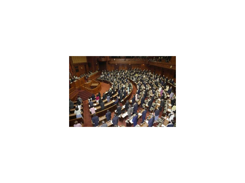 AV被害救済法が可決、成立した参院本会議＝15日午後