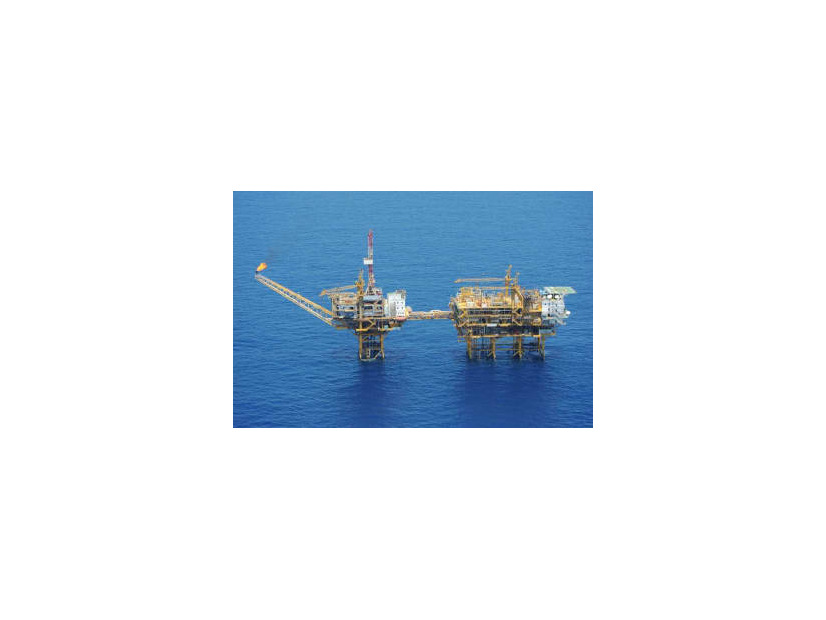 2016年に外務省のホームページで公開された、東シナ海の日中中間線付近で中国が建造したガス田掘削施設
