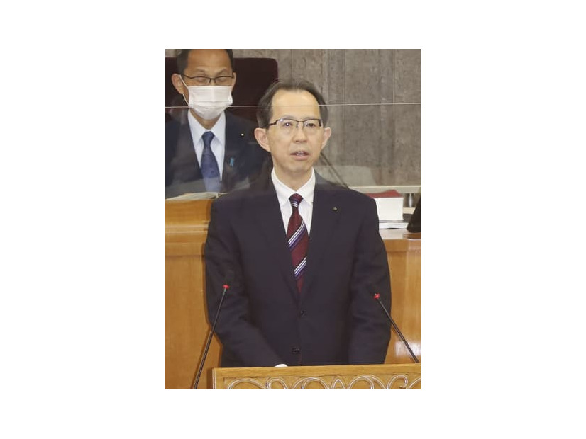 福島県議会本会議で、知事選立候補を表明する内堀雅雄知事＝21日午後