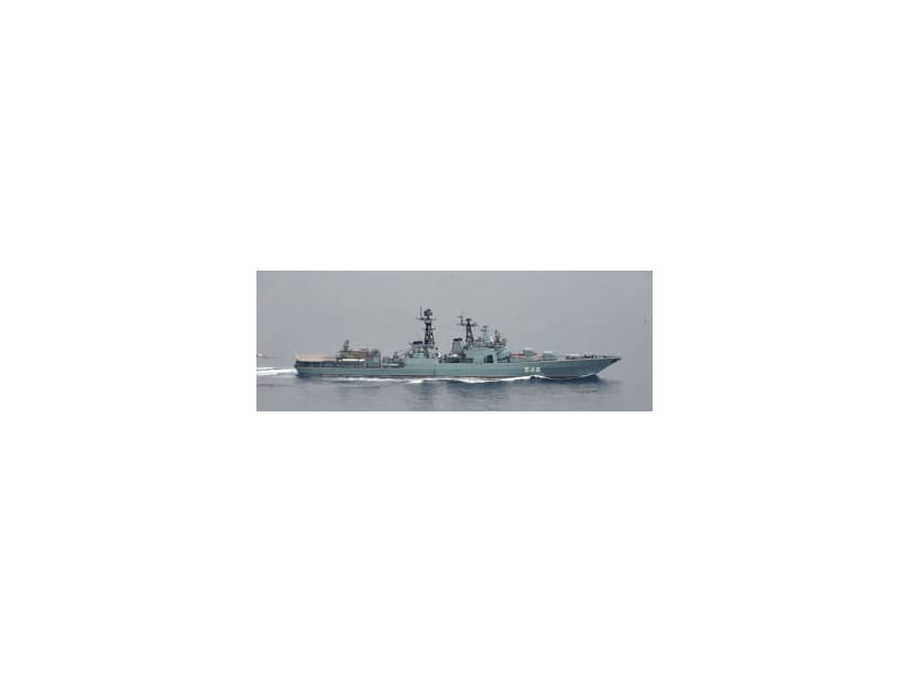 対馬海峡を北上したロシア海軍の駆逐艦＝21日（防衛省統合幕僚監部提供）