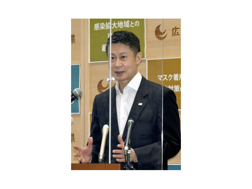 記者会見で核拡散防止条約（NPT）再検討会議への参加を発表した広島県の湯崎英彦知事＝28日午前、広島県庁