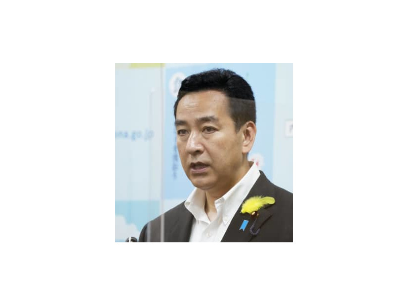 記者会見する山際経済再生相＝5日午前、東京都千代田区