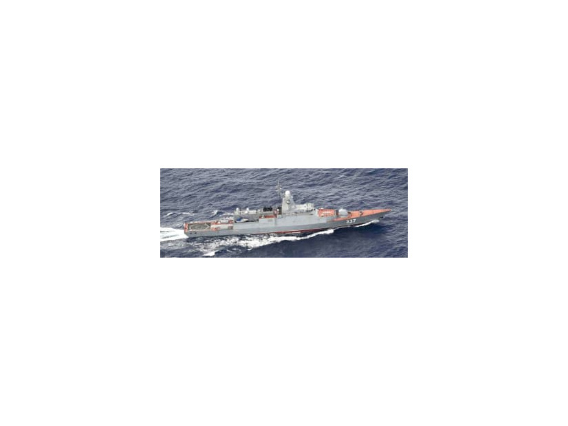 東シナ海へ北上したロシア海軍のフリゲート艦＝5日（防衛省統合幕僚監部提供）