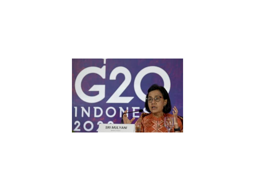 記者会見するG20議長国インドネシアのムルヤニ財務相＝16日、インドネシア・バリ島（AP＝共同）