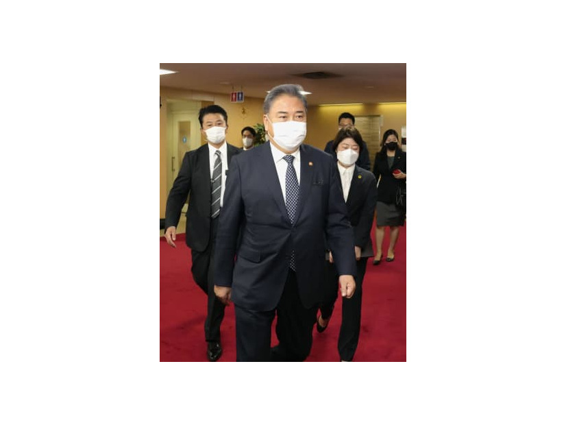 自民党本部を訪れた韓国の朴振外相＝19日午前、東京・永田町