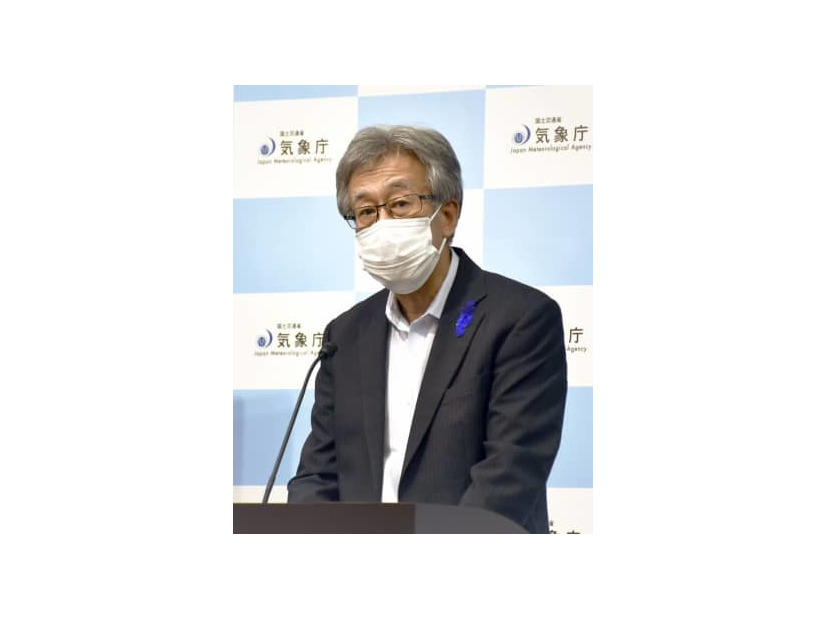 記者会見する気象庁の長谷川直之長官＝20日午後、気象庁