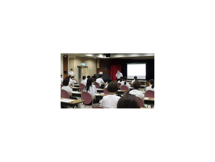 兵庫県明石市の歩道橋事故から21年となり、再発防止に向け実施された職員研修＝21日午前