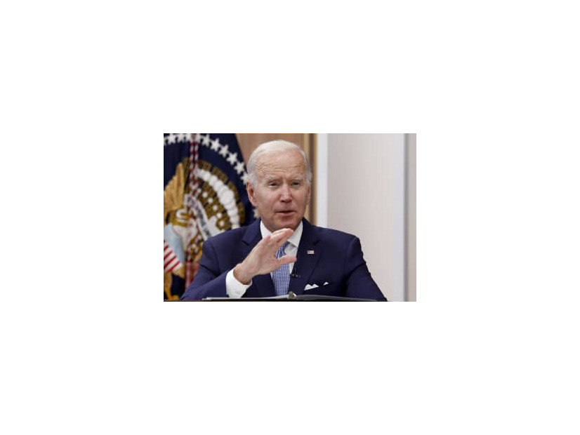 ホワイトハウスで演説するバイデン米大統領＝28日（ゲッティ＝共同）