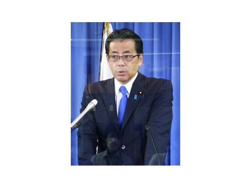 記者会見する自民党の福田総務会長＝29日午後、東京・永田町の党本部