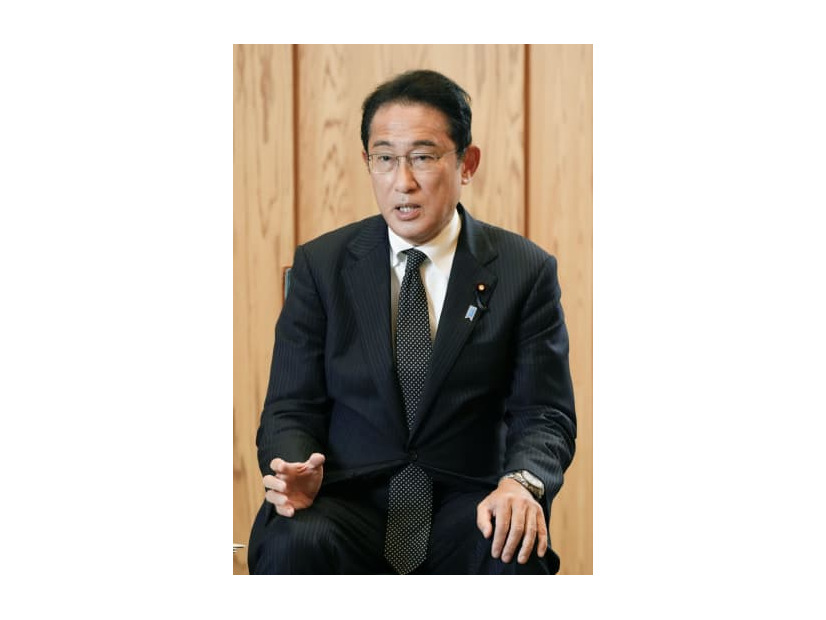 共同通信などのインタビューに答える岸田首相