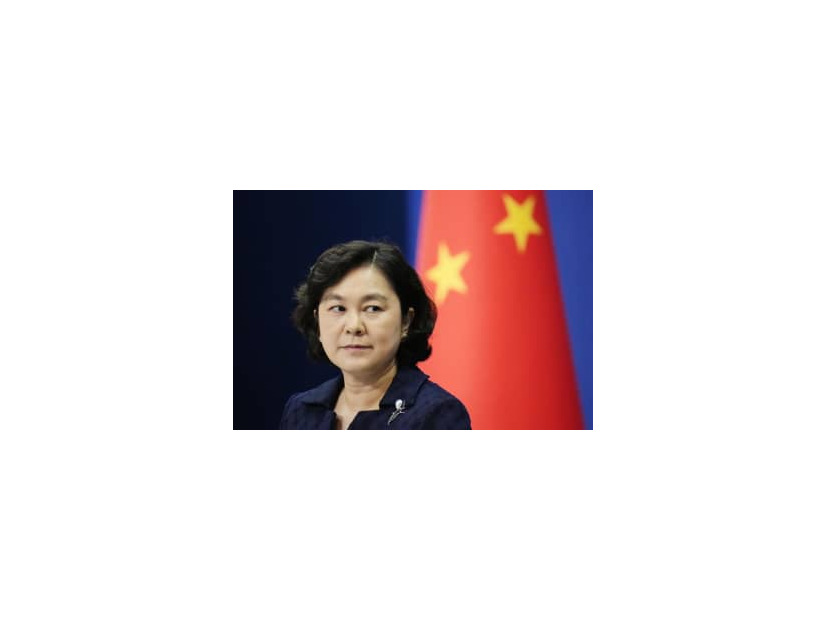 記者会見する中国外務省の華春瑩報道局長＝2日、北京（共同）
