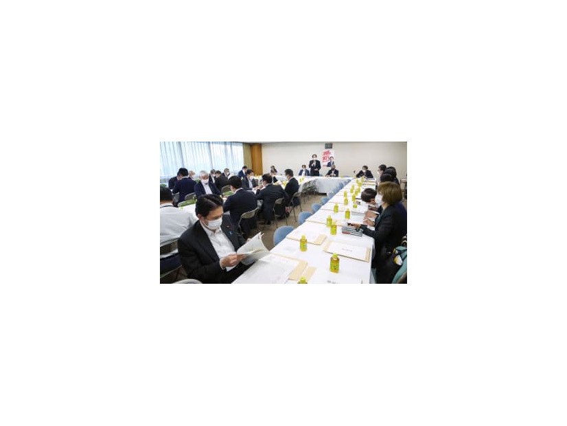 東京・永田町の自民党本部で開かれた選挙制度調査会と総務部会の合同会議＝3日午後