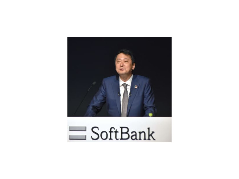 記者会見するソフトバンクの宮川潤一社長＝4日午後、東京都港区