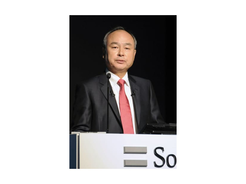 記者会見するソフトバンクグループの孫正義会長兼社長＝8日午後、東京都港区