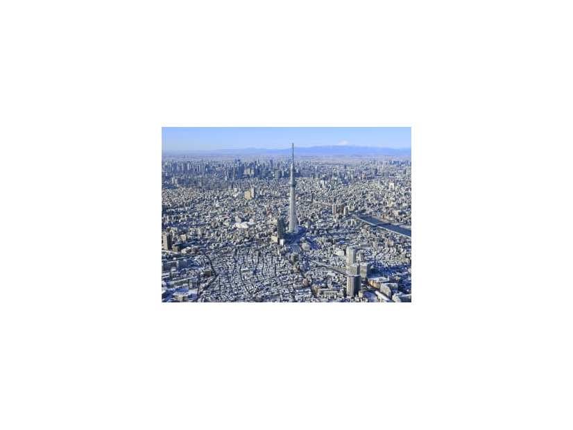 東京都内。中央は東京スカイツリー、右奥は富士山