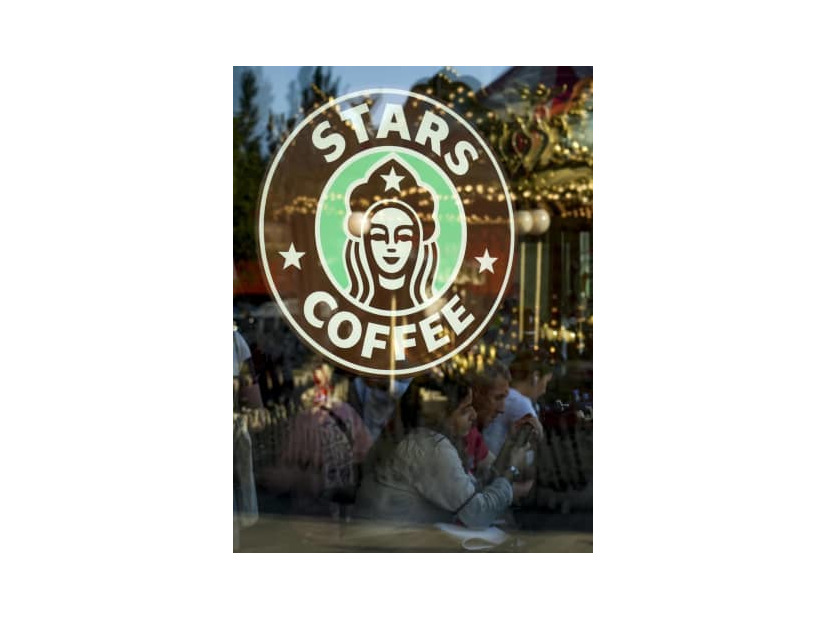 「スターズコーヒー」のロゴ＝18日、モスクワ（ゲッティ＝共同）