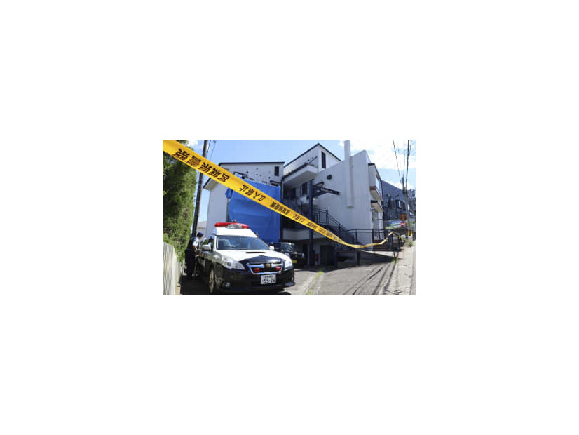 住人の女性が軽傷を負った仙台市泉区のマンション＝19日午後1時9分