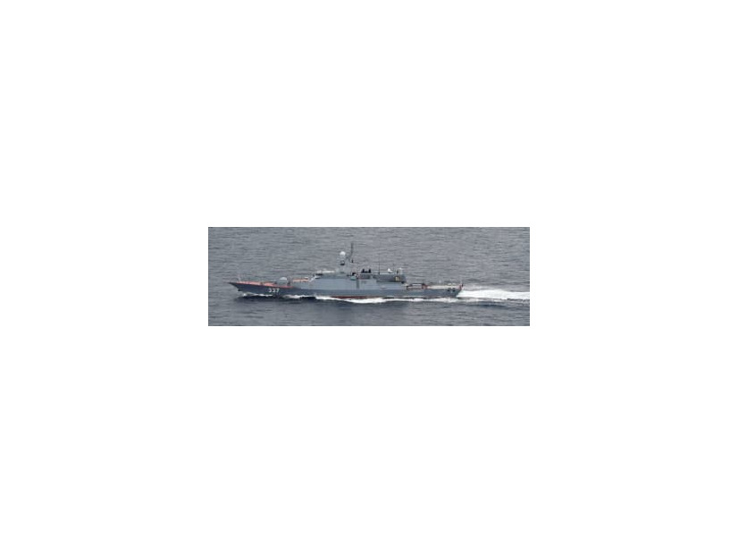 20～21日にかけて宗谷海峡を通過したロシア海軍のフリゲート艦（防衛省統合幕僚監部提供）