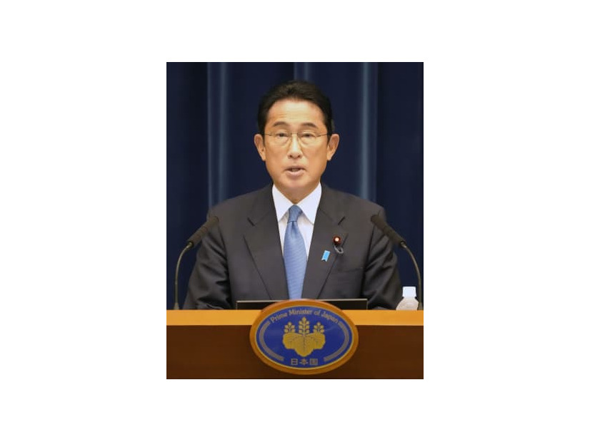 新型コロナウイルス感染による療養期間を終え、記者会見する岸田首相＝31日午前、首相官邸
