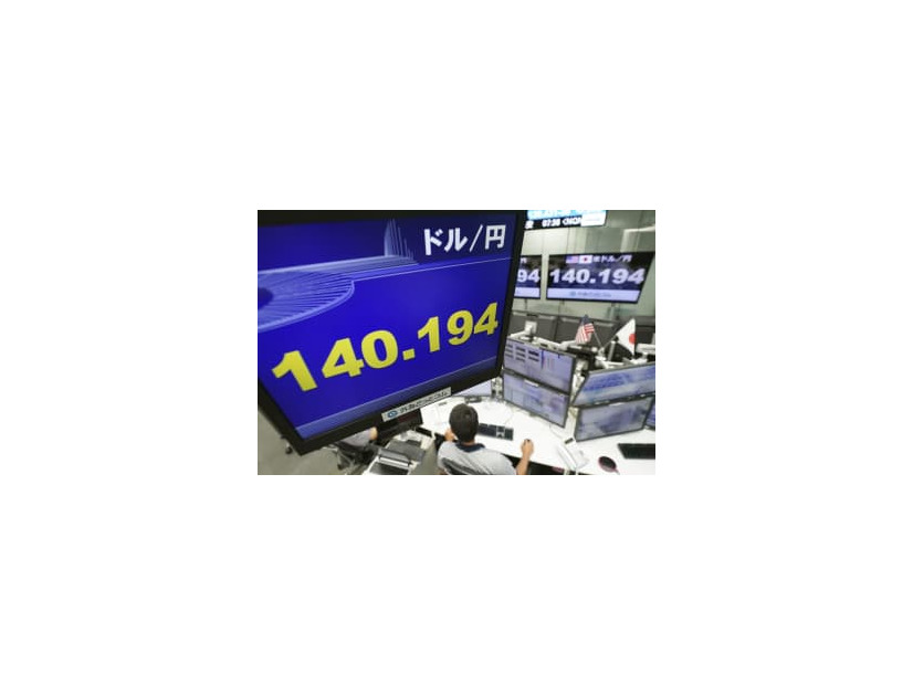 1ドル＝140円台の円相場を示すモニター＝2日午前、東京・東新橋の外為どっとコム
