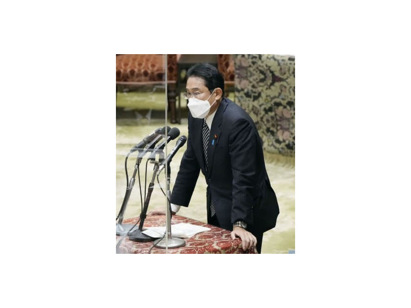 衆院議運委で答弁する岸田首相＝8日午後