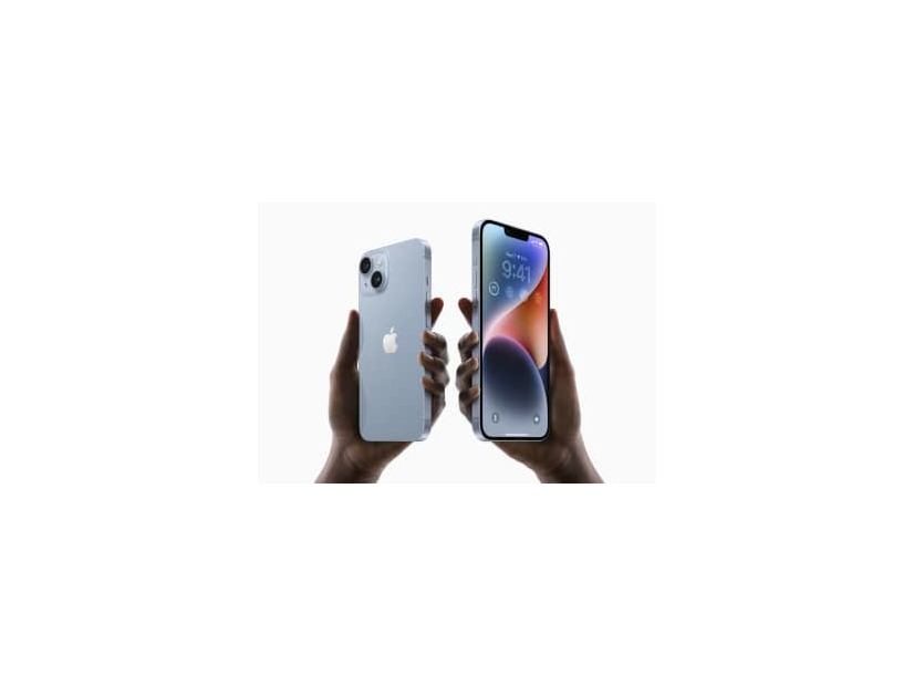 米アップルが発売するiPhone「14」（左）と「14プラス」（同社提供・共同）