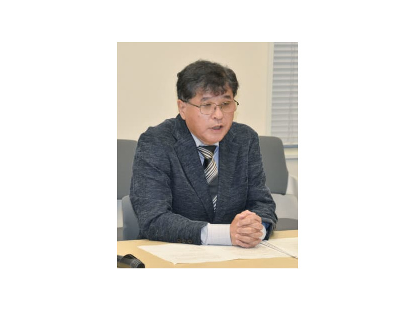 記者会見で国葬開催の意義を訴える岡島実弁護士＝15日午後、東京・永田町の参院議員会館