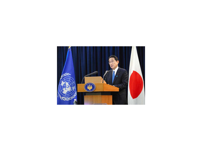 22日、米ニューヨークで記者会見する岸田首相（代表撮影・共同）